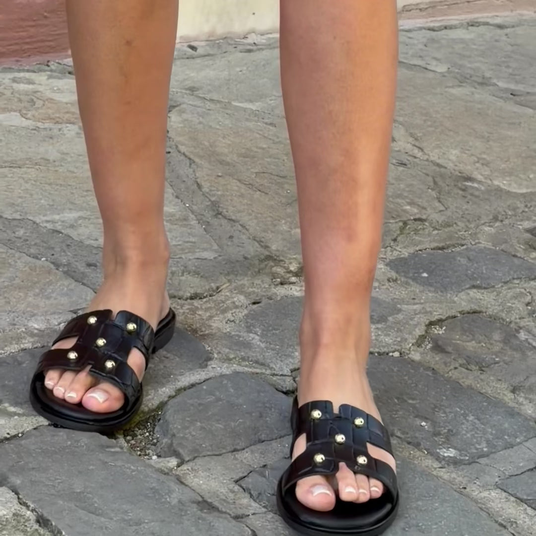 Flat Leather Sandals(Crocodile-Effect)