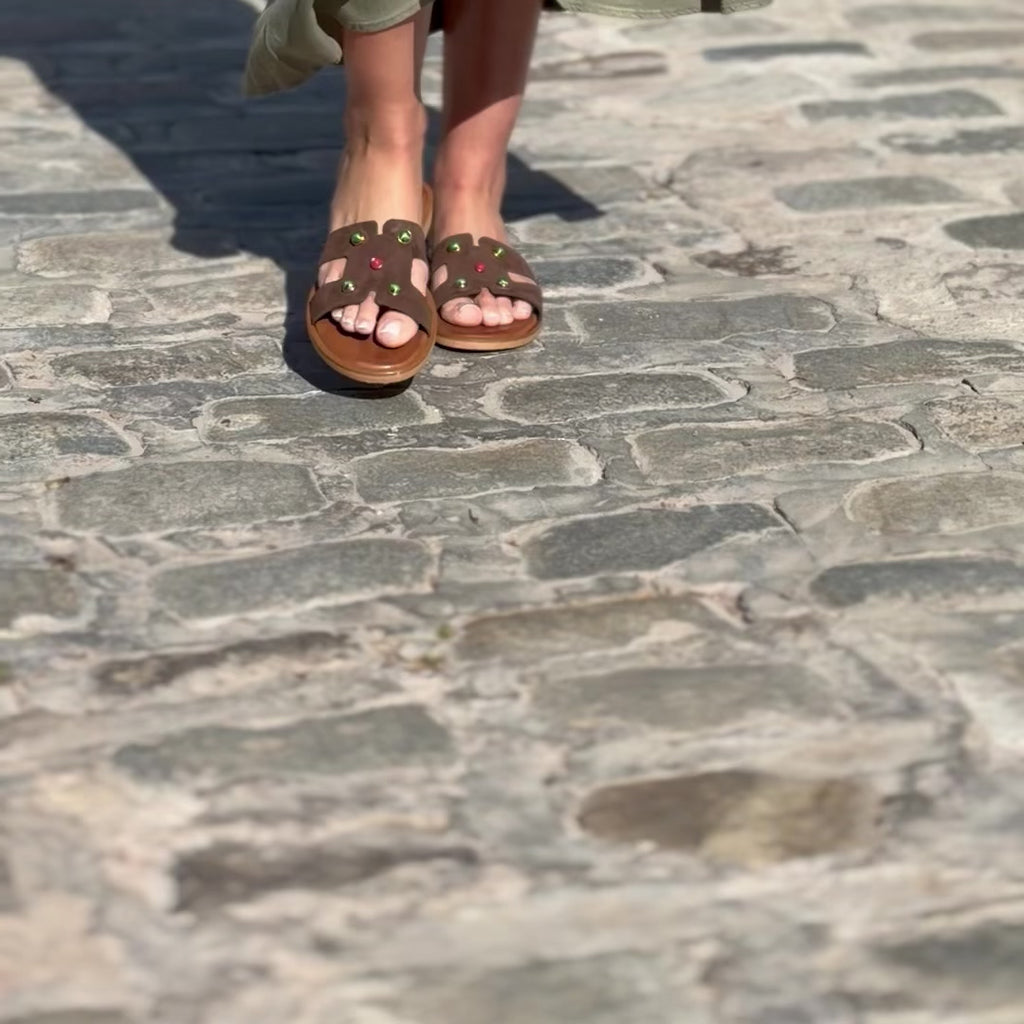 Flat Suede Sandals(with colorful gems)